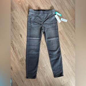 Liverpool Gray Jeggings with Sleek Design